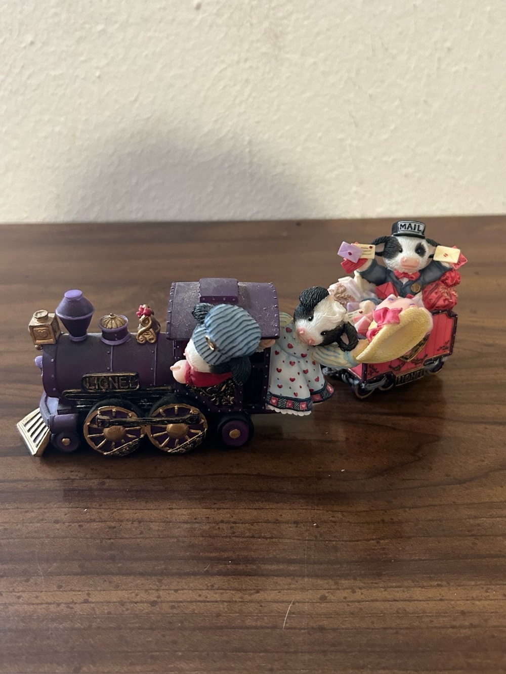 Mary’s Moo Moos Train Ridin The Rail Of Love Lionel Loads of Love Car Enesco